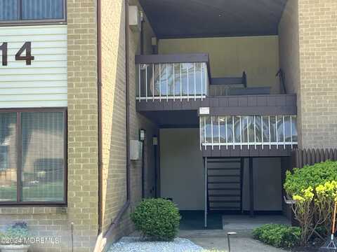 14 Pine Cluster Circle, Manalapan, NJ 07726