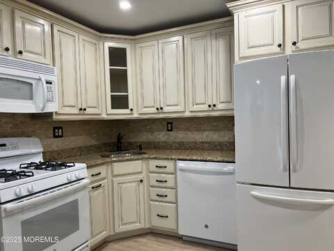 6 Seattle Court, Freehold, NJ 07728