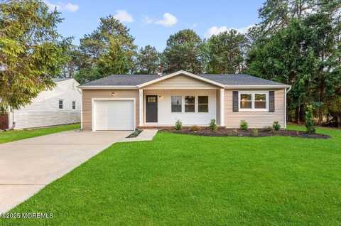25 Bennington Drive, Toms River, NJ 08757