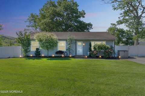 824 Broadway Boulevard, Manchester, NJ 08759