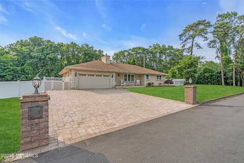 18 Pinewood Drive, Brick, NJ 08724