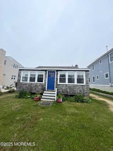 118 Camden Avenue, Lavallette, NJ 08735