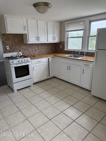 8 Kendall Drive, Parlin, NJ 08859