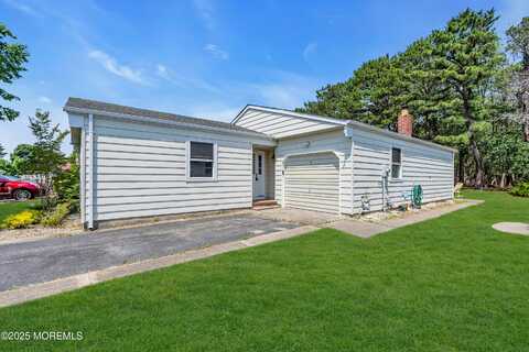 14 Portsmouth Drive, Toms River, NJ 08757