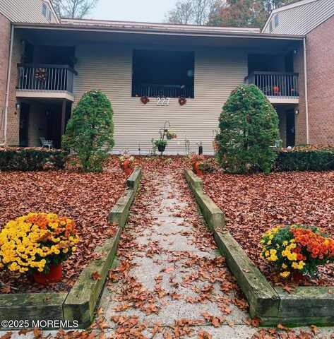 227 Medford Court, Manalapan, NJ 07726