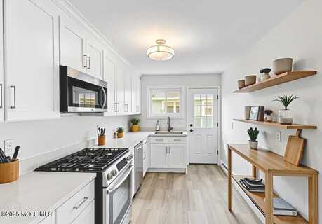 16 Mount Kisco Drive, Toms River, NJ 08753
