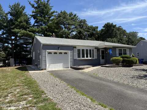 37 Brookfield Court, Toms River, NJ 08757