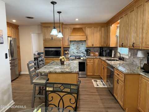 37 Brookfield Court, Toms River, NJ 08757