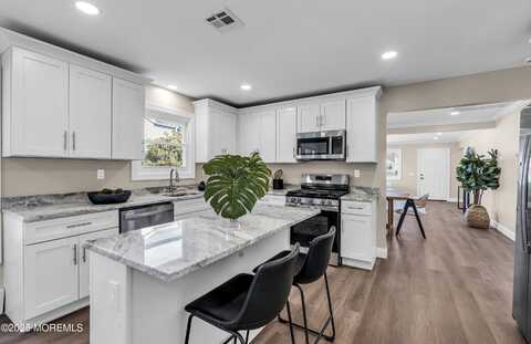35 Doral Drive, Toms River, NJ 08757