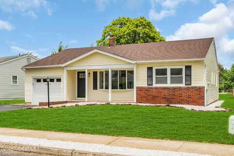 5 Easton Road, Toms River, NJ 08757