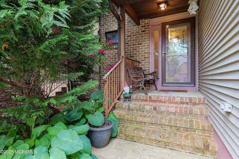407 Oak Knoll Drive, Manalapan, NJ 07726