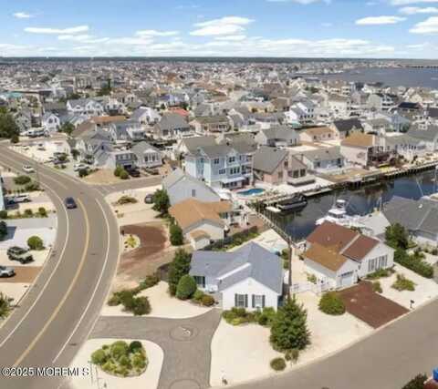 14 Aaron Drive, Beach Haven West, NJ 08050