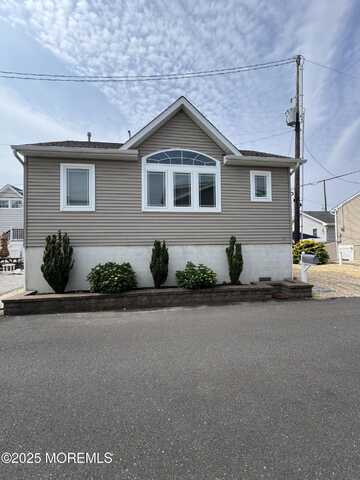 29 E Dune Way, Lavallette, NJ 08735