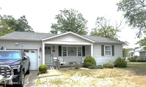 89 Brakenbury Drive, Toms River, NJ 08757