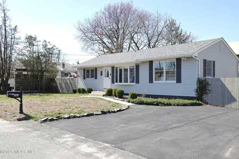 444 Mermaid Avenue, Beachwood, NJ 08722