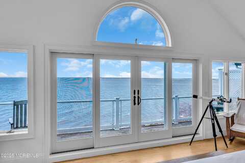42 Bayside Drive, Atlantic Highlands, NJ 07716