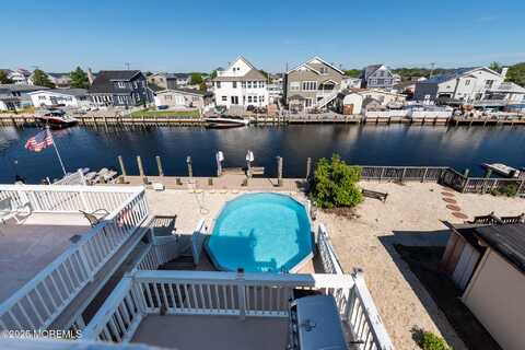 73 Carlyle Drive, Bayville, NJ 08721