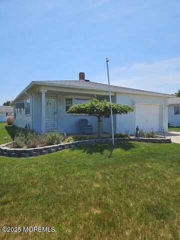 27 Maracaibo Place, Toms River, NJ 08757