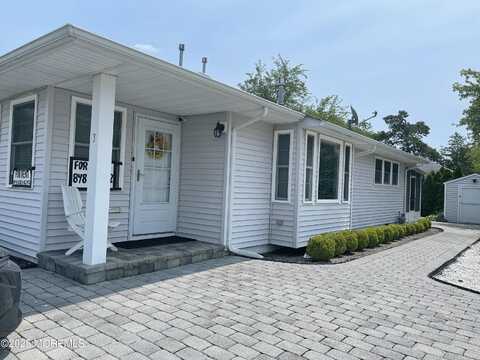 3 Yellowstone Drive, Toms River, NJ 08753