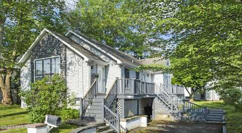 76 9th Street, Belford, NJ 07718