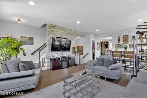 2406 Pysno Court, Parlin, NJ 08859