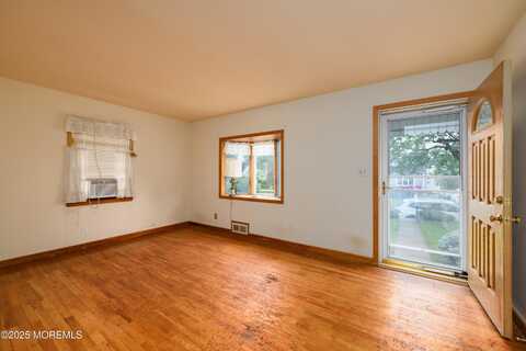 644 Monmouth Avenue, Kenilworth, NJ 07033