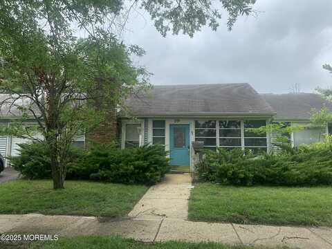 29b Carnation Drive, Lakewood, NJ 08701