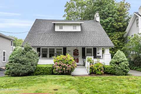 30 Balloch Place, Red Bank, NJ 07701