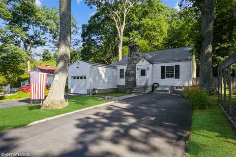 36 Longwood Road, Mahopac, NY 10541