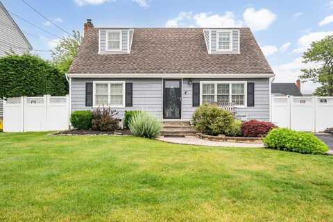 129 Michel Avenue, Farmingdale, NY 11735