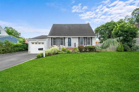 80 Kobb Boulevard, West Islip, NY 11795