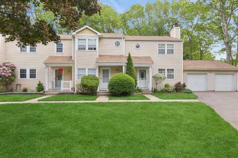 18 Taylor Commons, Yaphank, NY 11980