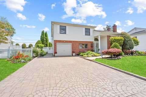 129 Colony Lane, Syosset, NY 11791