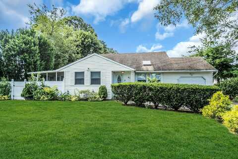 40 King Avenue, Selden, NY 11784