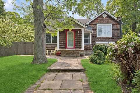 17 Tulip Road, Rocky Point, NY 11778