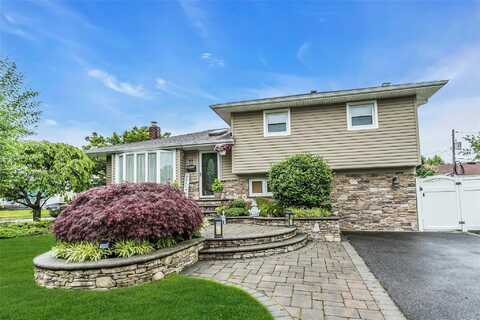 77 Lincoln Road S, Plainview, NY 11803
