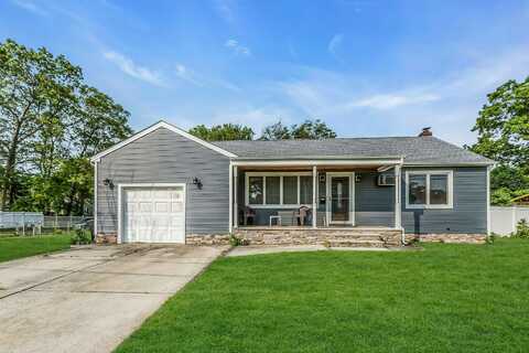 405 N Clinton Avenue, Lindenhurst, NY 11757
