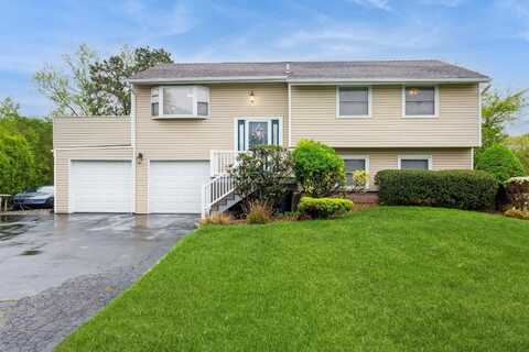 14 Handy Lane, Medford, NY 11763
