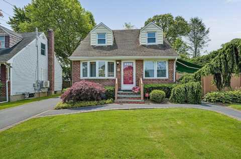 14 Covington Street, Huntington Station, NY 11746