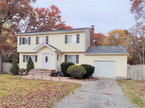 7 Murray Lane, Coram, NY 11727