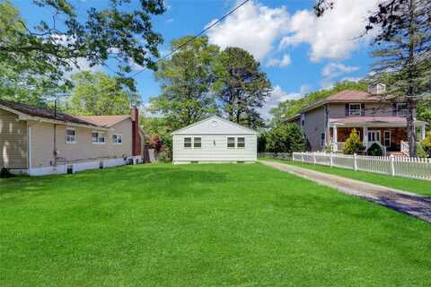 299 S River Road, Calverton, NY 11933