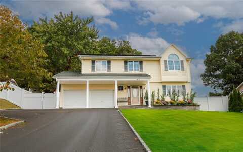 25 Glacier Drive, Smithtown, NY 11787