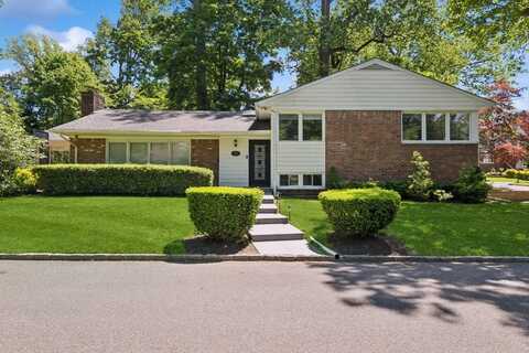 18 Woodcrest Road, Kings Point, NY 11024