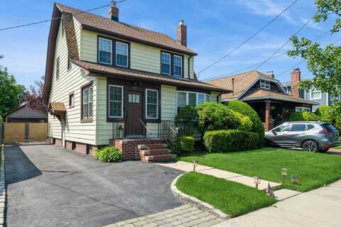 29 West Avenue, Malverne, NY 11565