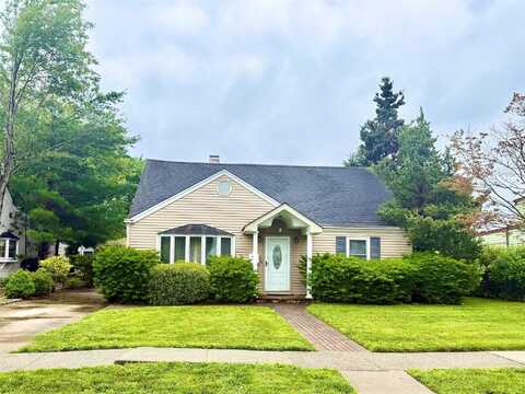 8 Violet Avenue, Hicksville, NY 11801