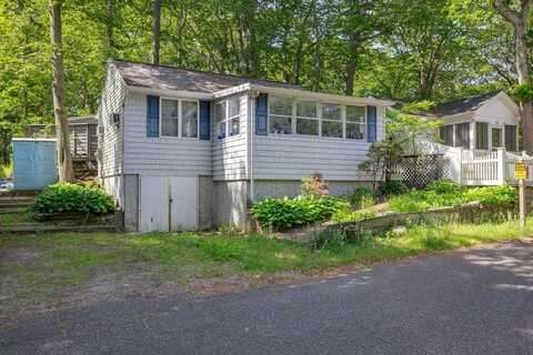 25 Cottage Road, Baiting Hollow, NY 11933