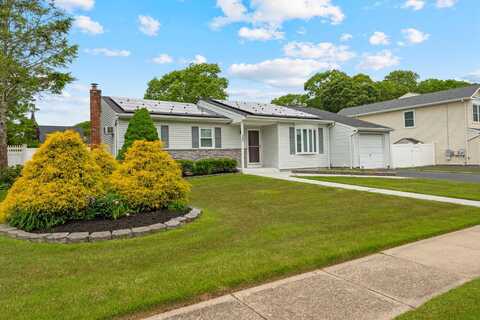 106 Gainsborough Road, Holbrook, NY 11741