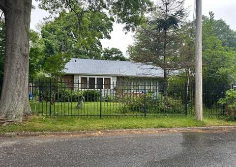 15 Glenwood Lane, Huntington, NY 11743