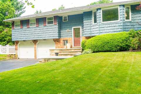 18 Butterfield Drive, Greenlawn, NY 11740