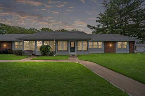 28 Trent Court, Ridge, NY 11961